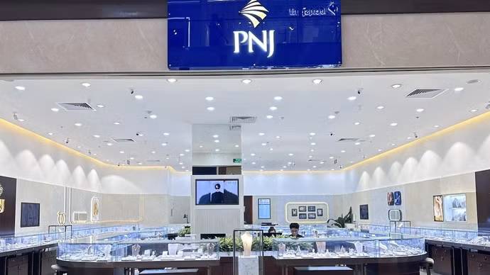 Cổ phiếu PNJ "nằm sàn" sau vụ buôn lậu 28.000 viên kim cương, chuyên gia nói gì ?