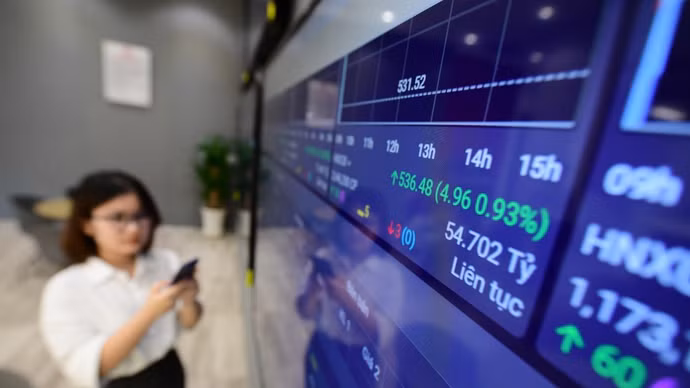 VN-Index lùi sát vùng hỗ trợ, công ty chứng khoán đồng loạt khuyên giữ thế phòng thủ