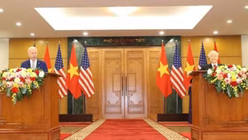 Tổng Bí thư Nguyễn Phú Trọng và Tổng thống Joe Biden chủ trì họp báo chung.