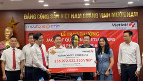 Vietlott trao Jackpot 256 tỷ đồng - giải thưởng lớn thứ hai trong lịch sử xổ số Việt Nam