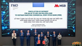 Đại diện MSB nhận tài trợ 100 triệu USD từ ngân hàng FMO