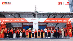 Khai mạc giải Marathon quốc tế lớn nhất Việt Nam mùa thứ sáu với hơn 15.000 vận động viên đến từ 91 quốc gia 