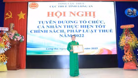 Nhôm Nam Sung được tỉnh Long An biểu dương thành tích nộp thuế