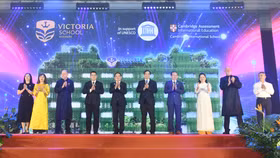 Nghi thức ra mắt trường Trường Quốc tế Song ngữ Victoria Riverside