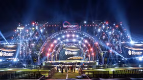 Sân khấu tuyệt mỹ của 8Wonder Winter Festival vừa được hé lộ, fan Việt sẵn sàng bùng nổ cùng Maroon 5