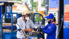 Toàn dân nghỉ lễ 2/9, Chính phủ hoãn tăng giá xăng dầu