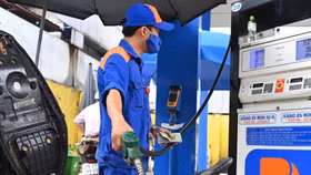 Giá xăng RON 95 tăng lên mức 24.601 đồng/lít 