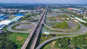 Thủ tướng yêu cầu các Bộ ngành, địa phương tiếp tục phát huy tinh thần trách nhiệm cao nhất, nỗ lực đẩy nhanh tiến độ các công trình, dự án quan trọng quốc gia, trọng điểm ngành Giao thông vận tải 