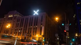 Logo X bị gỡ khỏi tòa nhà Twitter