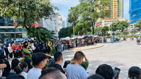 Người dân nghẹn ngào tiễn đưa Tổng Bí thư Nguyễn Phú Trọng về nơi an nghỉ cuối cùng