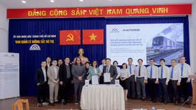 Đại diện Ban Quản lý Đường sắt đô thị và Autodesk ký kết hợp tác nhằm thúc đẩy chuyển đổi số trên toàn hệ sinh thái