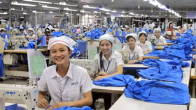 Hạ mục tiêu năm 2023 xuống 40 tỷ USD, ngành dệt may liệu có cán đích?