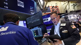 Phố Wall khởi sắc nhờ tin hạ nhiệt căng thẳng thương mại Mỹ - Trung