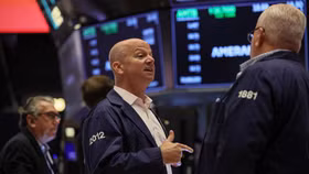 Chứng khoán Mỹ tiếp đà tăng mạnh, Fed và AI là tâm điểm tuần này