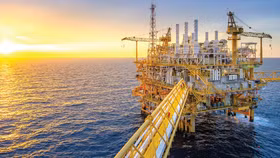 Cổ phiếu dầu khí hứa hẹn bứt phá nhờ giá dầu thô duy trì ở mức cao