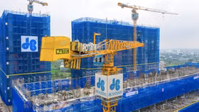 Xây dựng Hoà Bình bị xử phạt vì giao dịch không đúng luật với Chủ tịch Lê Viết Hải