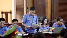 Đại diện Viện Kiểm sát tiếp tục công bố cáo trạng