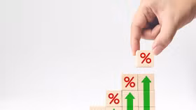 Một số ngân hàng bất ngờ “ngược dòng” tăng lãi suất huy động