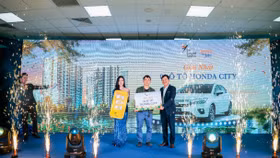 Lá thăm trúng thưởng xe ô tô Honda City đã gọi tên anh Bùi Thanh Tùng ,Chủ nhân căn hộ tại tòa G4