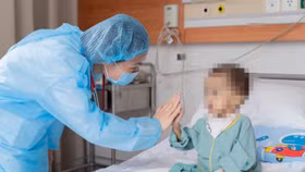 Bà hiến gan cứu sống cháu gái 2 tuổi suy gan giai đoạn cuối
