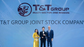 Ông Đỗ Vinh Quang, Phó Chủ tịch Hội đồng quản trị Tập đoàn T&T Group đại diện doanh nghiệp nhận giải Nơi làm việc tốt nhất Châu Á 2024