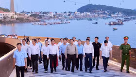 Thủ tướng cùng đoàn công tác khảo sát Cầu Hôn - công trình biểu tượng mới của du lịch Phú Quốc