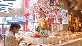 Hàng hoá đa dạng phục vụ Tết Nguyên đán