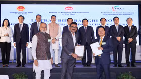 Tập đoàn T&T Group (bên phải) và Tập đoàn Ramky trao các thỏa thuận hợp tác