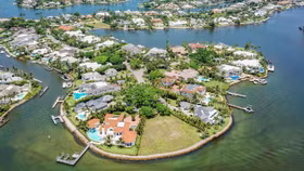 Sáng gặp đối tác Hà Nội, tối lên đảo uống trà: Cuộc sống đầy quyến rũ của người giàu trên đảo hoàng gia