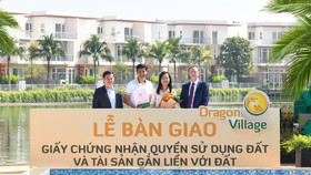 Cư dân nhận sổ hồng dự án Dragon Village