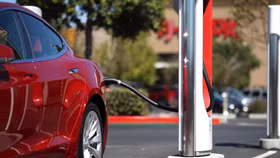 Những người Mỹ sợ viễn cảnh xe điện sẽ thay thế hoàn toàn xe xăng