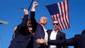 Bí ẩn người phụ nữ hét tên kẻ ám sát ông Donald Trump ngay trước khi tiếng súng vang lên