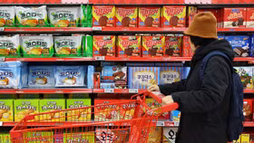 Người Hàn Quốc phẫn nộ vì biết loạt sản phẩm tiêu dùng âm thầm bị giảm khối lượng nhưng giá vẫn giữ nguyên