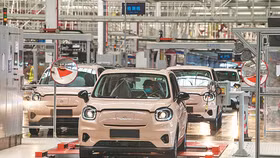 Giấc mơ làm xe điện của nhiều công ty Trung Quốc vỡ vụn vì quy định mới của chính phủ