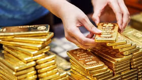 Một số ông lớn ETF bắt đầu xả hàng, giá vàng quay đầu giảm mạnh