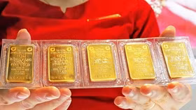 Giá vàng tiếp tục giảm, tỷ giá USD/VND tăng nhanh