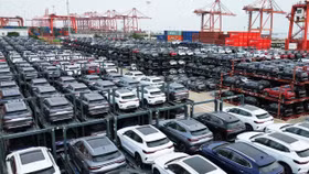 Công ty Trung Quốc từng là hãng pin điện thoại sắp soán ngôi vương xe điện của Tesla