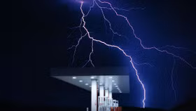 Ai sợ hãi khi giá dầu tăng lên mức 100 USD/thùng?