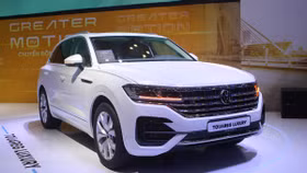 Mức giảm của Wolkswagen Touareg Luxury đủ để mua Toyota Raize.