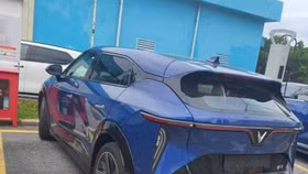 VinFast VF 7 lộ ảnh thực tế tại nhà máy