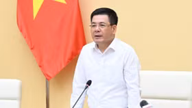 Bộ trưởng Nguyễn Hồng Diên tại buổi họp