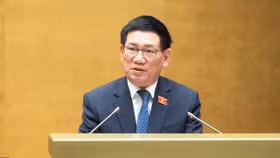 Bộ trưởng Bộ Tài chính Hồ Đức Phớc trong phiên họp sáng nay