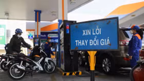 Giá xăng dầu tiếp đà giảm