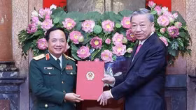 Chủ tịch nước Tô Lâm trao Quyết định bổ nhiệm chức vụ cho Thượng tướng Trịnh Văn Quyết