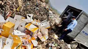 Lực lượng quản lý thị trường tỉnh Đắk Lắk thực hiện tiêu hủy hàng hóa vi phạm