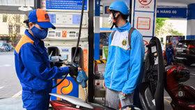 Giá xăng dầu đồng loạt giảm