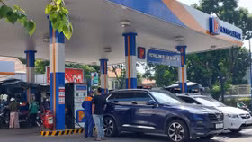 Bộ Công Thương đề xuất cho doanh nghiệp tự quyết giá xăng dầu