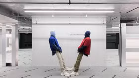 Điểm lại những mẫu thời trang kỳ quặc mang thương hiệu Balenciaga