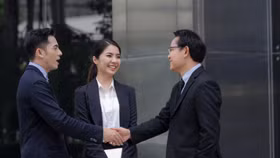 Thời trang của nhân viên môi giới bất động sản chuyên nghiệp: Mặc đẹp để thành công