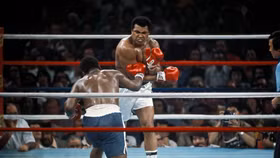 Chiếc quần của cựu vận động viên quyền anh Muhammad Ali được bán đấu giá với giá 6 triệu USD